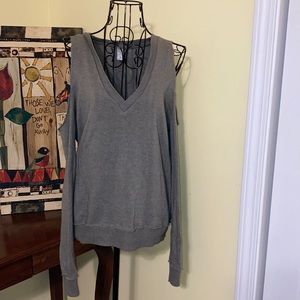 ⚡️4 items for $20⚡️ Green cold shoulder sweatshirt!